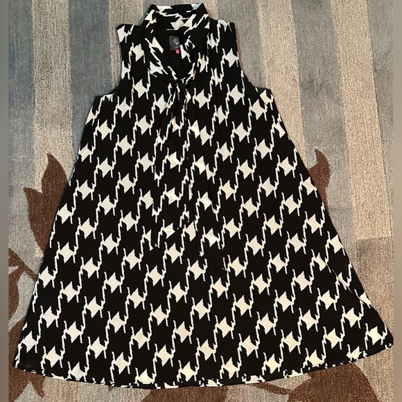 Vince Camuto Sleeveless Trapeze Dress w Neck Sash Large Houndstooth Print CL3 - Picture 2 of 8